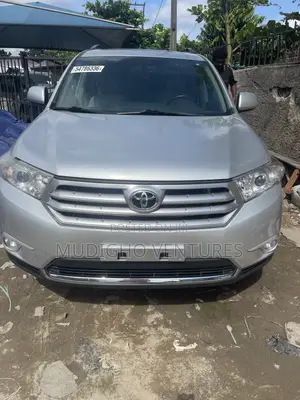 Toyota Highlander SE 2012 Silver