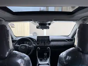 Toyota RAV4 XLE AWD 2020 White
