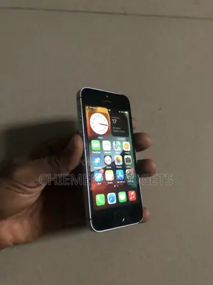 Apple iPhone SE 32 GB Silver