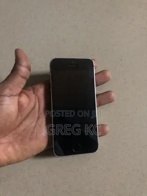 Apple iPhone SE 32 GB Silver