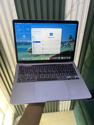 Laptop Apple MacBook Pro 2022 M2 8GB Apple M2 SSD 256GB