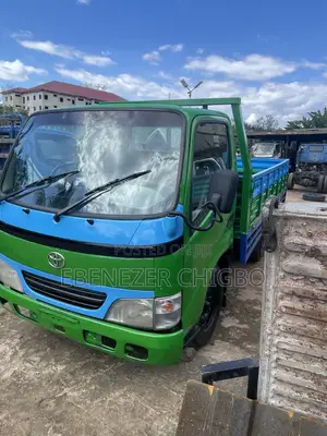 Toyota Dyna Truck 2004 Green