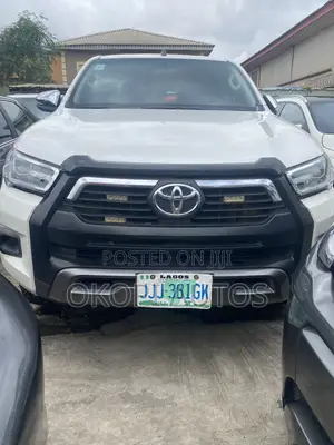 Toyota Hilux 2022 White