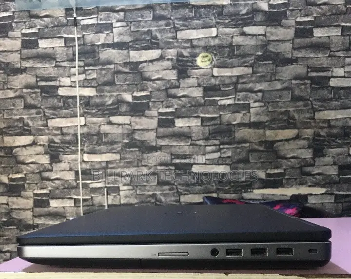 Laptop Dell Precision 7520 8GB Intel Core i7 SSD 256GB