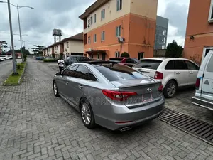 Hyundai Sonata Limited 4dr Sedan (2.4L 4cyl 6A) 2015 Gray