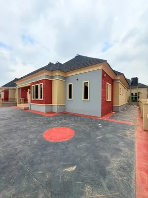 3bdrm Apartment in Mowe Town, Ogba GRA for sale