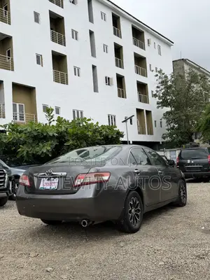 Toyota Camry LE 4dr Sedan (2.5L 4cyl 6AM) 2010 Gray