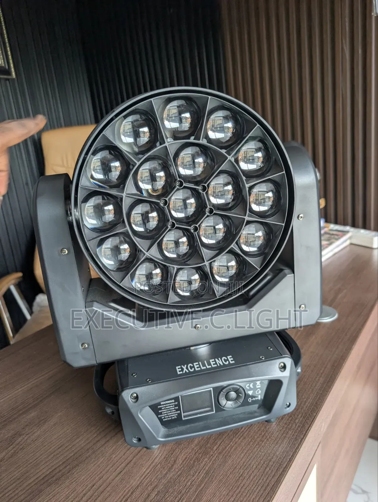19x40W RGBW LED "Bee-Eye" Moving Head Zoom Light