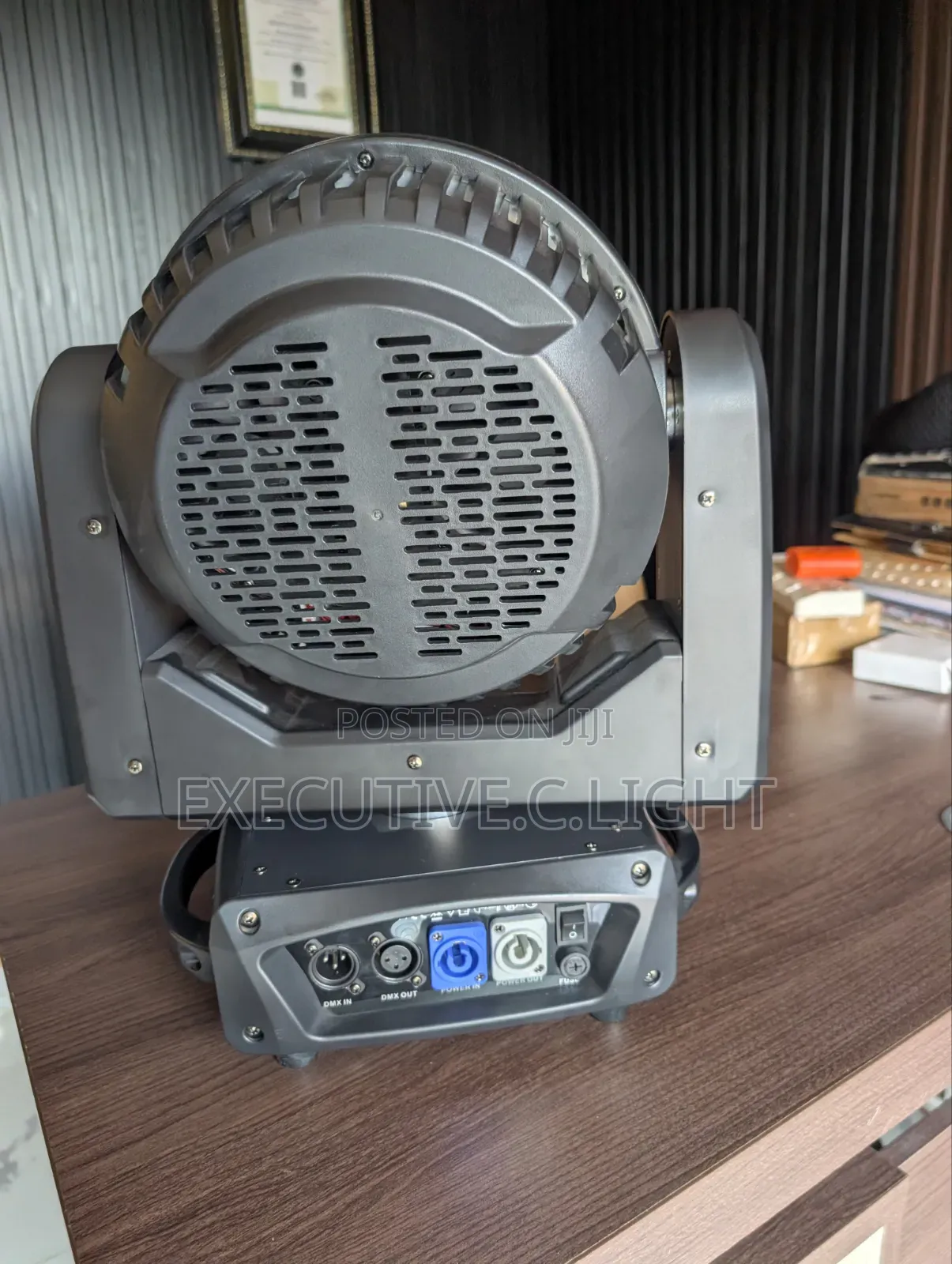 19x40W RGBW LED "Bee-Eye" Moving Head Zoom Light