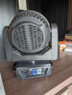 19x40W RGBW LED "Bee-Eye" Moving Head Zoom Light