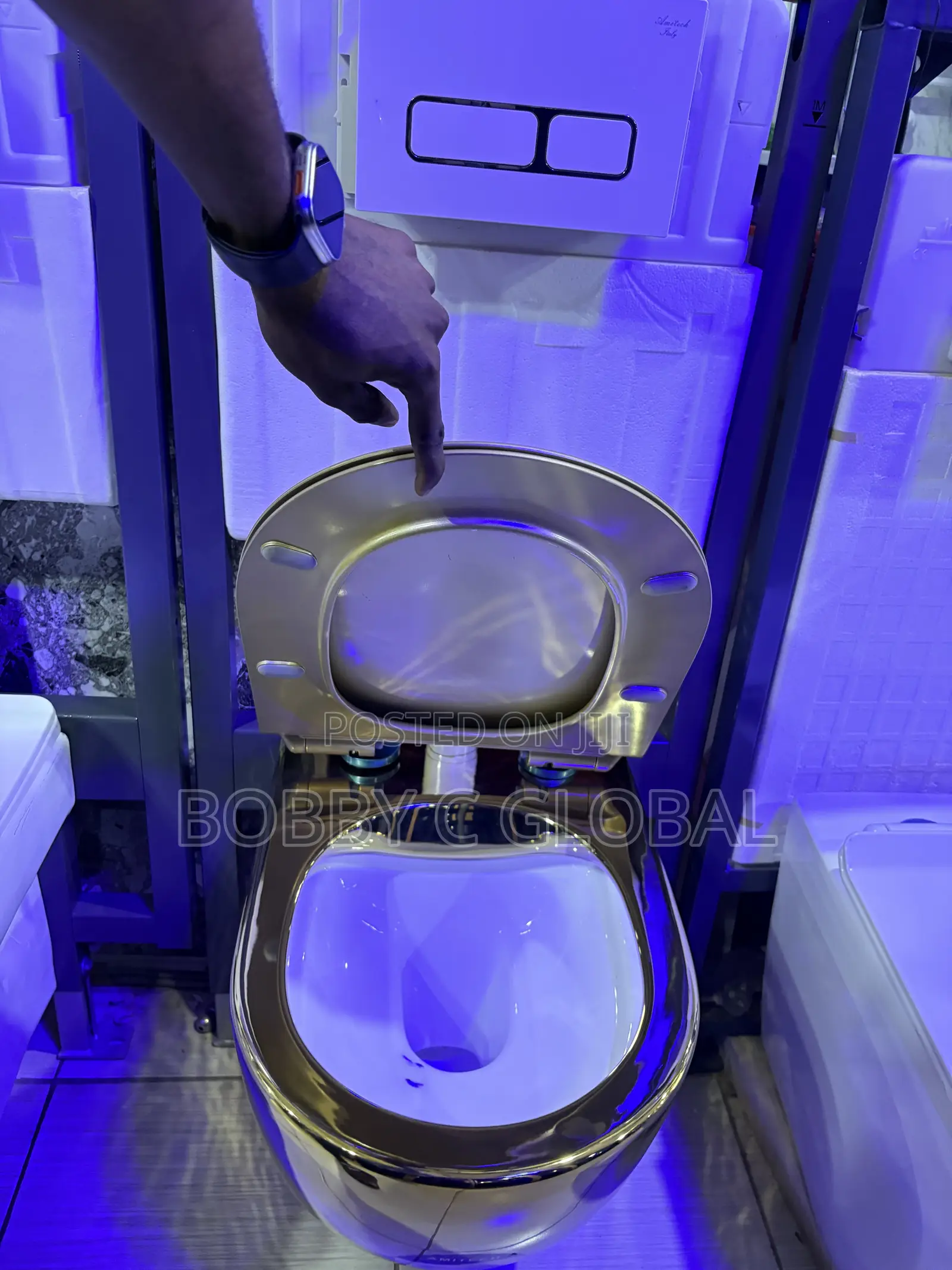 Premium Gold Wall Huge Wc