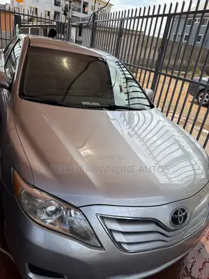Toyota Camry LE 4dr Sedan (2.5L 4cyl 6AM) 2010 Silver