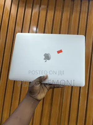 Laptop Apple MacBook Pro 2022 M2 8GB Apple M2 SSD 256GB