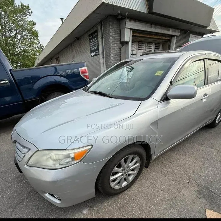 Toyota Camry 2011 Silver