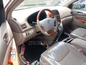 Toyota Sienna XLE 7 Passenger 2010 Gold