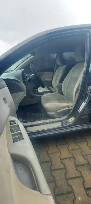 Toyota Corolla LE 4dr Sedan (1.8L 4 cyl 4A) 2009 Gray