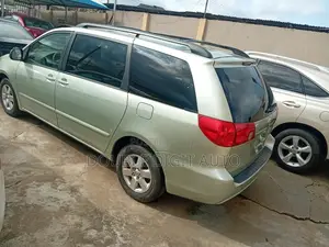 Toyota Sienna 2010 Green