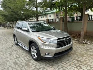 Toyota Highlander Limited V6 4x4 (3.5L 6cyl 6A) 2016 Gold