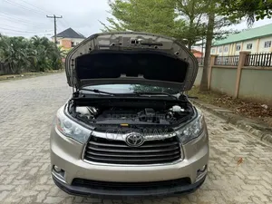 Toyota Highlander Limited V6 4x4 (3.5L 6cyl 6A) 2016 Gold