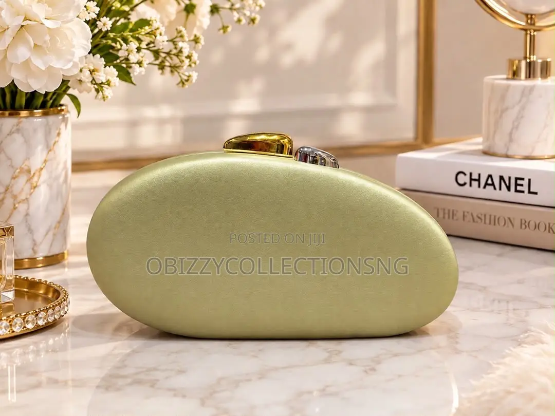 Classy Cluthe Purse