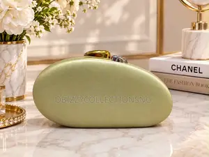 Classy Cluthe Purse