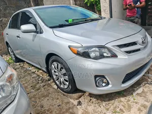 Toyota Corolla LE Special Edition 4dr Sedan (1.8L 4cyl 4A) 2013 Silver