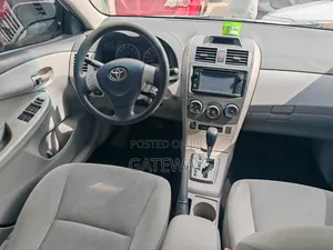 Toyota Corolla LE Special Edition 4dr Sedan (1.8L 4cyl 4A) 2013 Silver