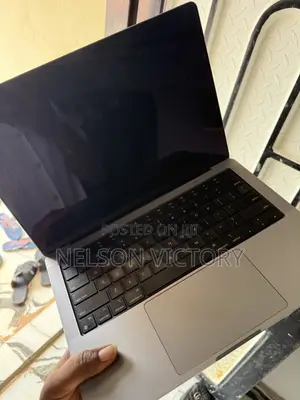 Laptop Apple MacBook Pro 2021 M1 16GB Apple M1 Pro SSD 512GB