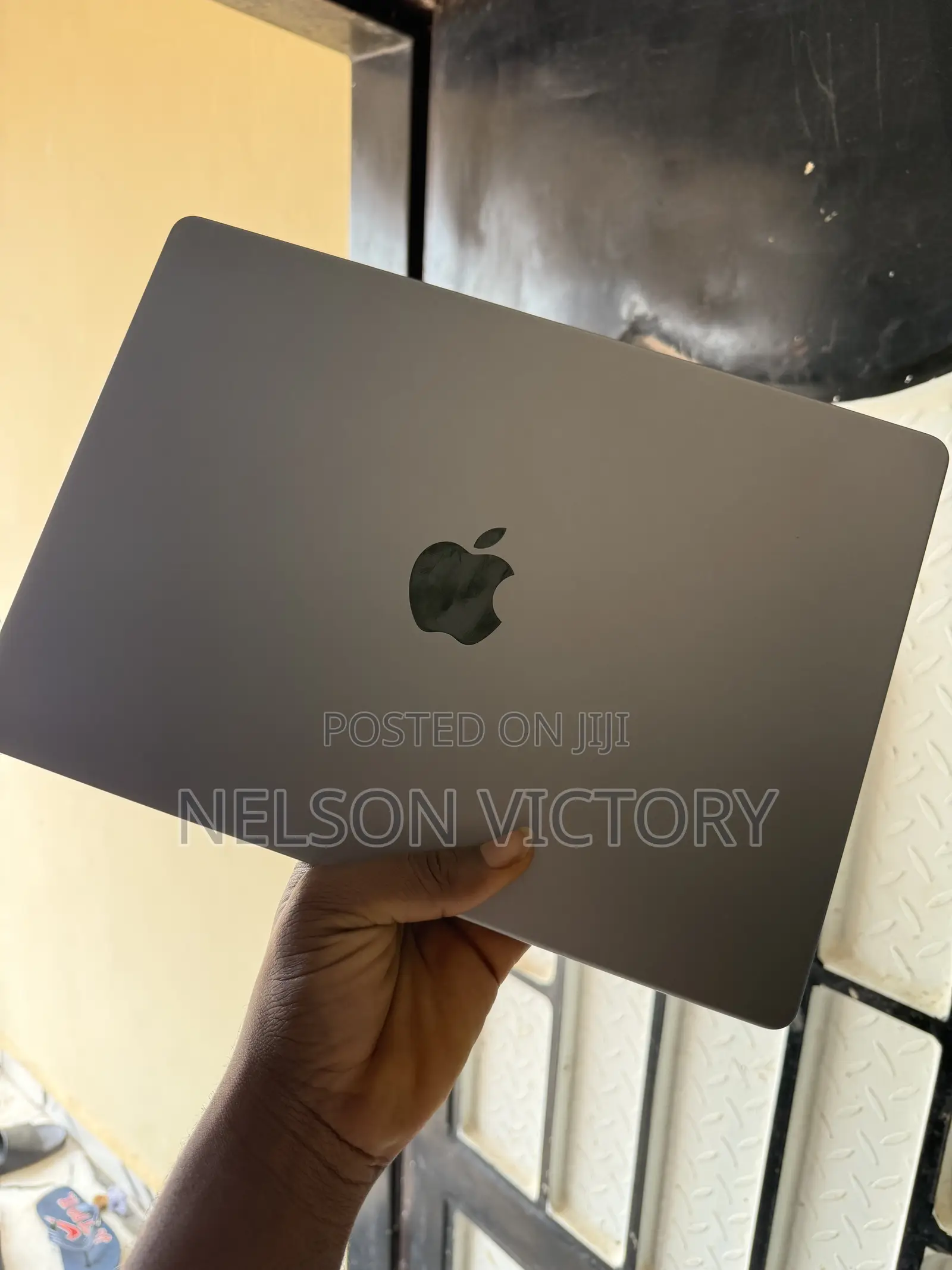 Laptop Apple MacBook Pro 2021 M1 16GB Apple M1 Pro SSD 512GB