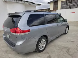 Toyota Sienna XLE 7 Passenger 2012 Blue