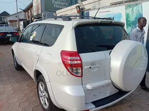 Toyota RAV4 2012 White
