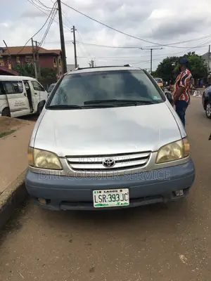 Toyota Sienna 2000 Silver