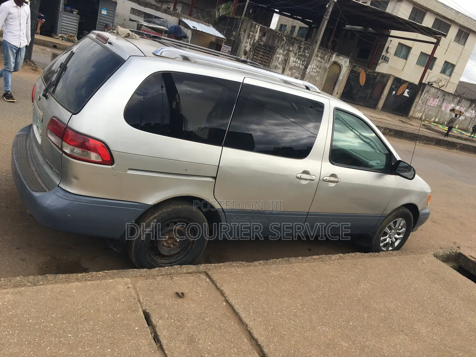Toyota Sienna 2000 Silver