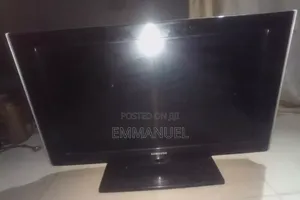 Samsung 32" Flat Screen TV – Powers On, No Display