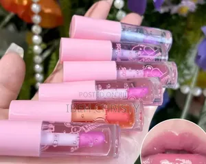 Lip Gloss,avl in Different Colors