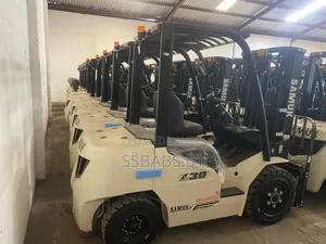 Brand New 3 Tons Forklift Triple Mast