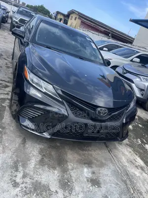 Toyota Camry SE FWD (2.5L 4cyl 8AM) 2018 Black