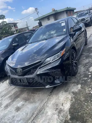 Toyota Camry SE FWD (2.5L 4cyl 8AM) 2018 Black