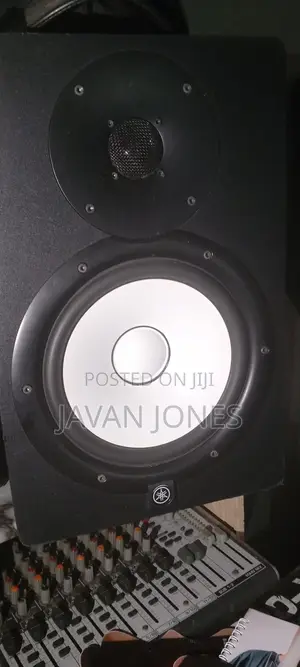 Yamaha HS8 Powered Studio Monitor