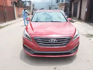Hyundai Sonata Sport 2.0T Sedan FWD (2.0L 4cyl 6A) 2017 Red