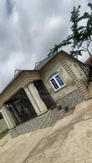 4bdrm Bungalow in Oyo State for sale