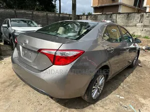 Toyota Corolla LE 4dr Sedan (1.8L 4cyl CVT) 2015 Gold