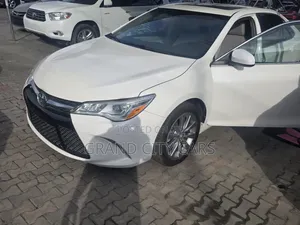 Toyota Camry XLE 4dr Sedan (3.5L 6cyl 6A) 2015 White
