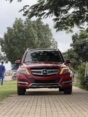 Mercedes-Benz GLK-Class 350 4MATIC 2010 Maroon