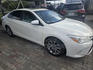 Toyota Camry XLE 4dr Sedan (3.5L 6cyl 6A) 2015 White