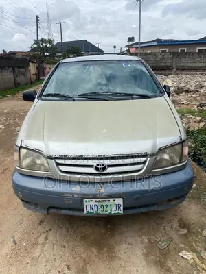 Toyota Sienna 2002 Gold