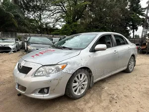 Toyota Corolla XLE 4dr Sedan (1.8L 4cyl 4A) 2010 Silver