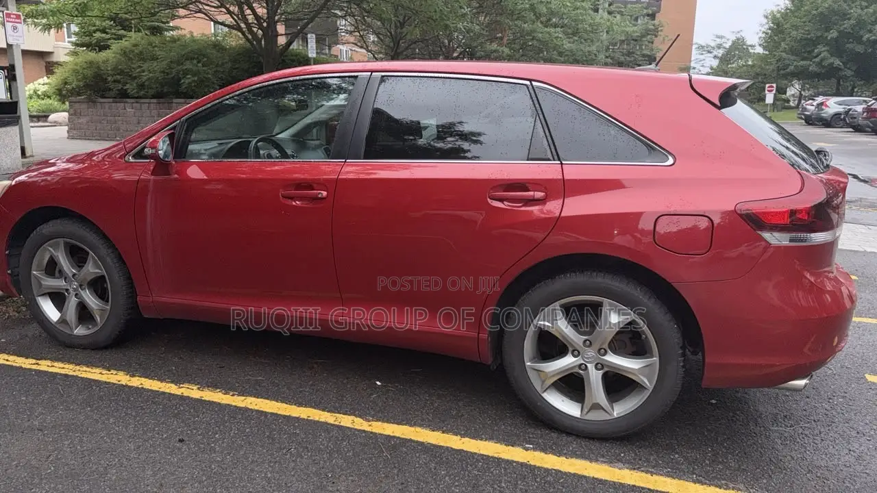 Toyota Venza LE AWD 2013