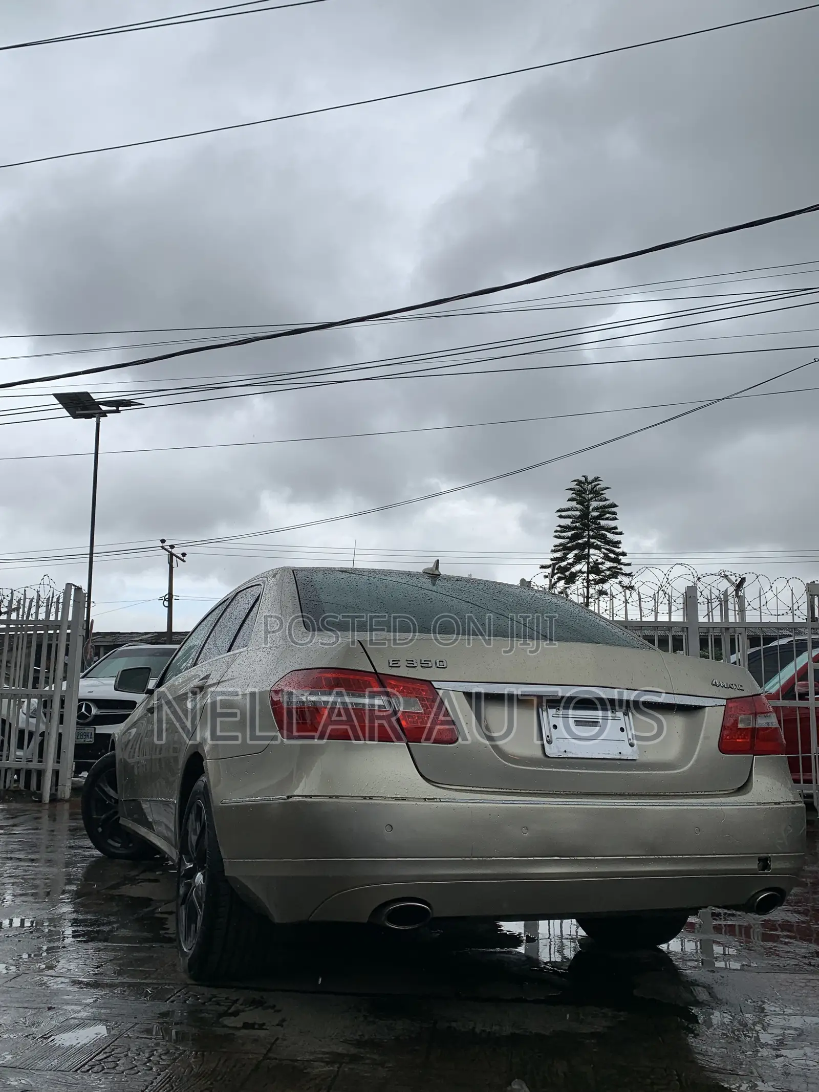 Mercedes-Benz E350 2010 Gold