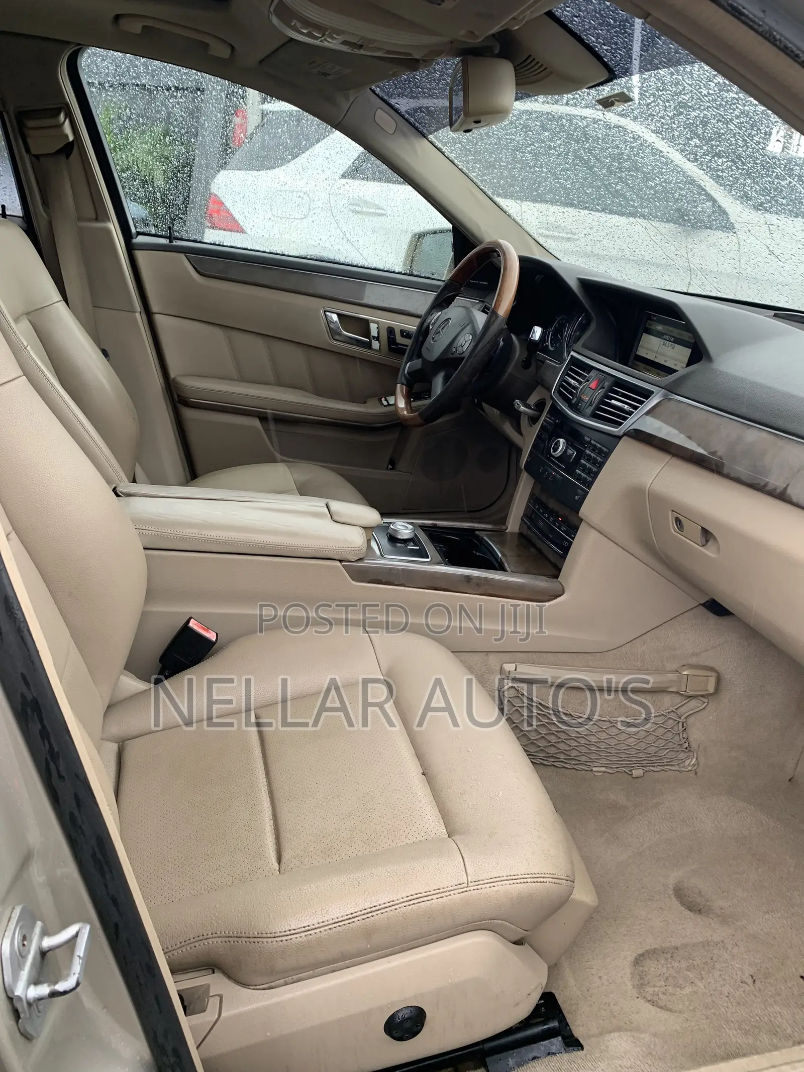 Mercedes-Benz E350 2010 Gold